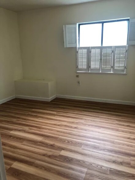 Building Photo - 7 Village Rock Ln