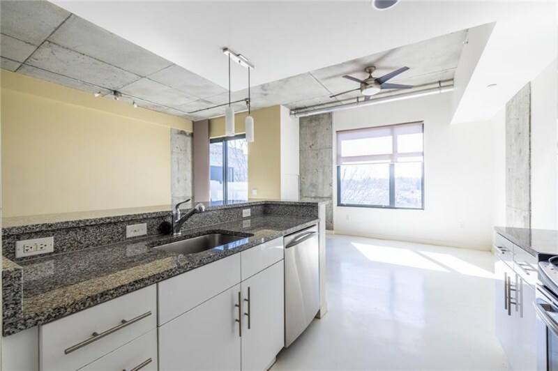 Building Photo - 335 W Ponce de Leon Ave