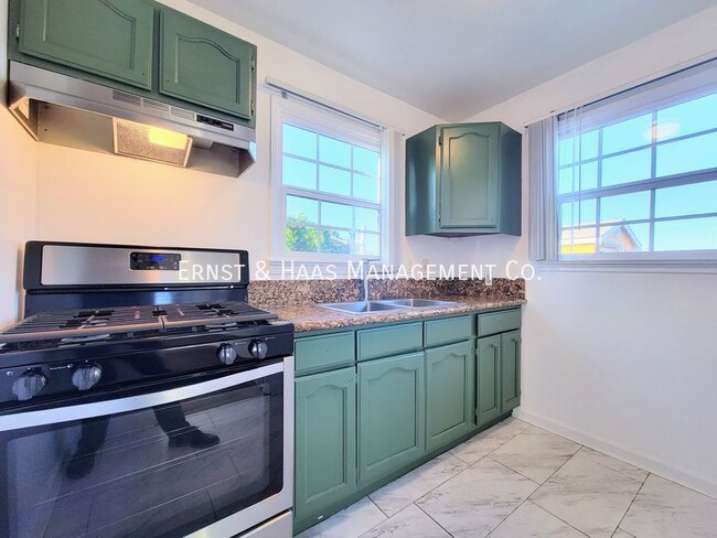Building Photo - 244 1/2 E. 56th St.-