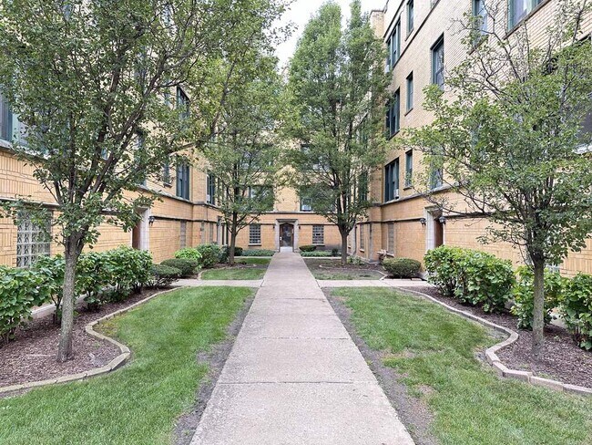 Building Photo - 2334.5 N Spaulding Ave