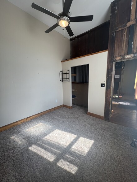 Bedroom - 921 Broad St