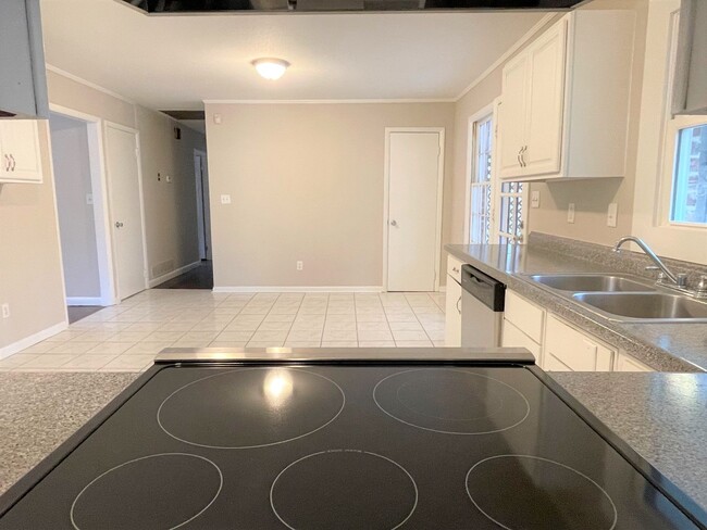 Building Photo - West Athens 4br House for Rent