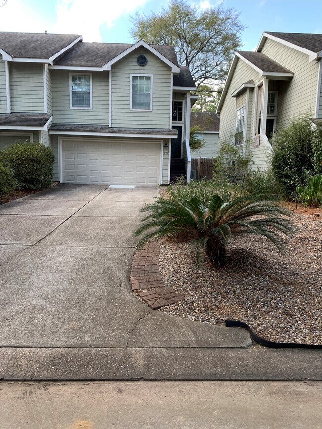 Building Photo - 195 S Walden Elms Cir