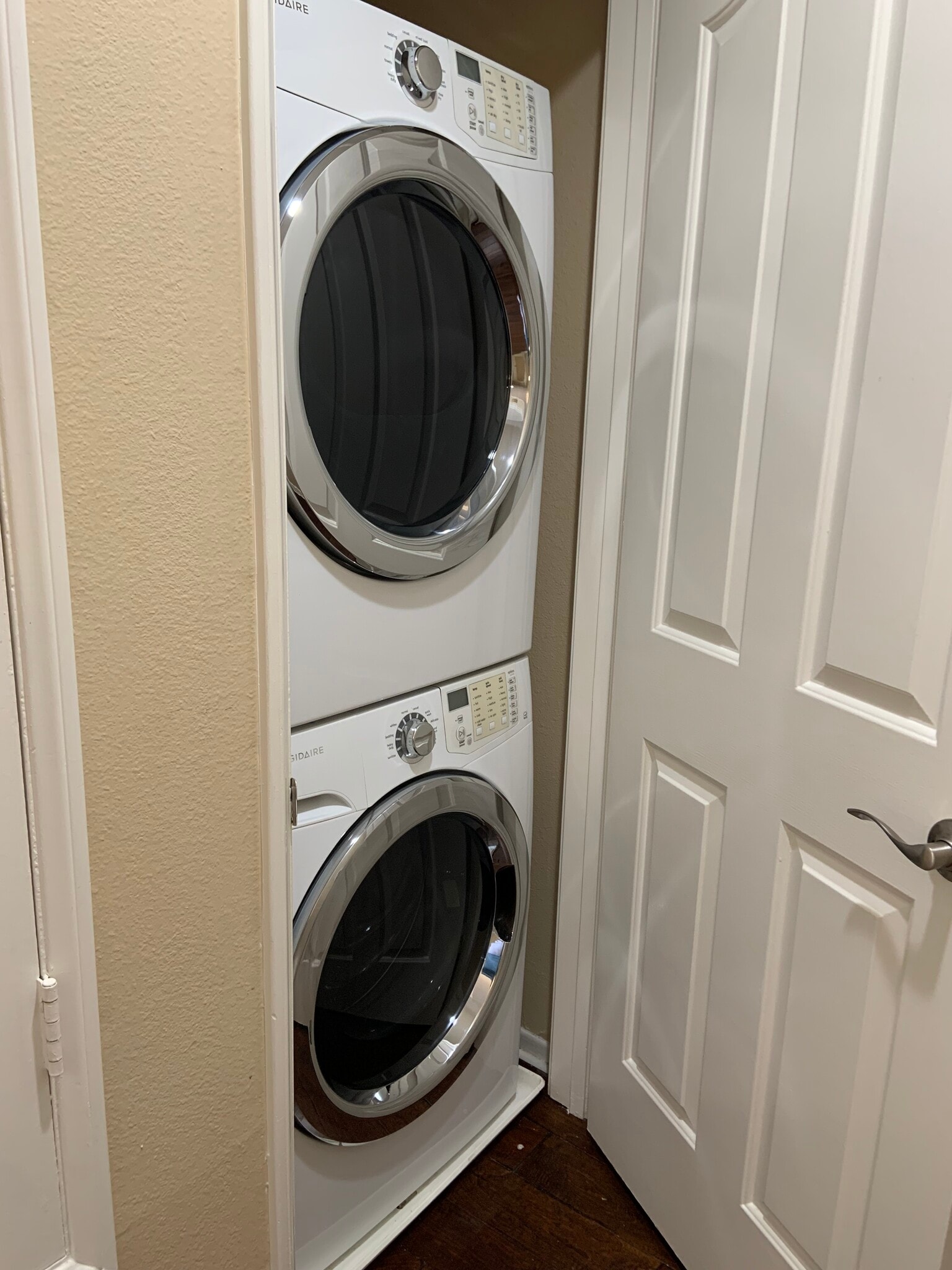 Washer/Dryer - 14415 Benefit St
