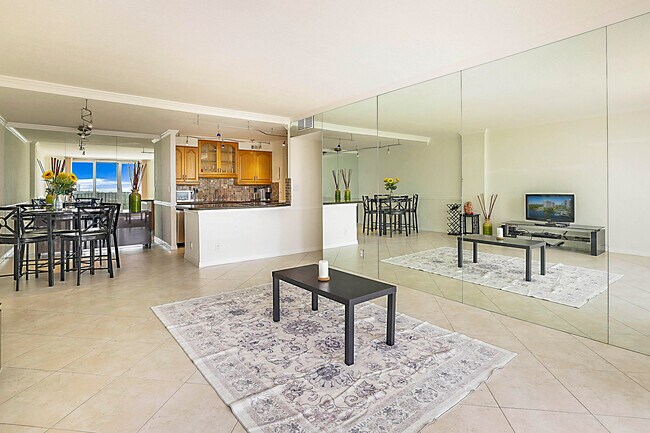 Building Photo - 2121 N Ocean Blvd