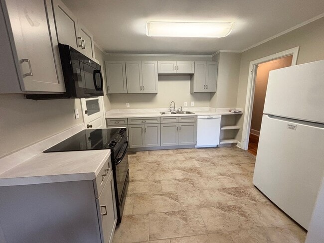 Building Photo - 3 Bedroom 1 Bath Home in Rosewood