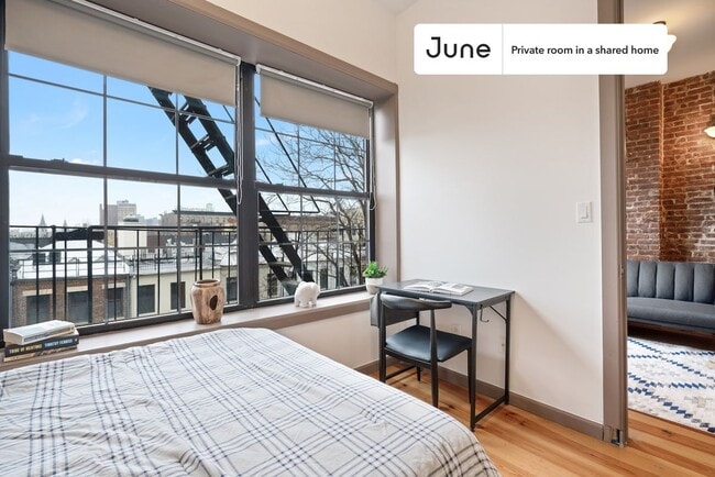 Building Photo - 209 W 135th St