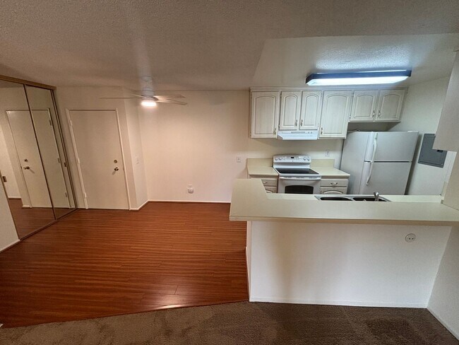 Building Photo - Charming 2-Bedroom Condo with Community Pool & Utilities Included in Newhall!