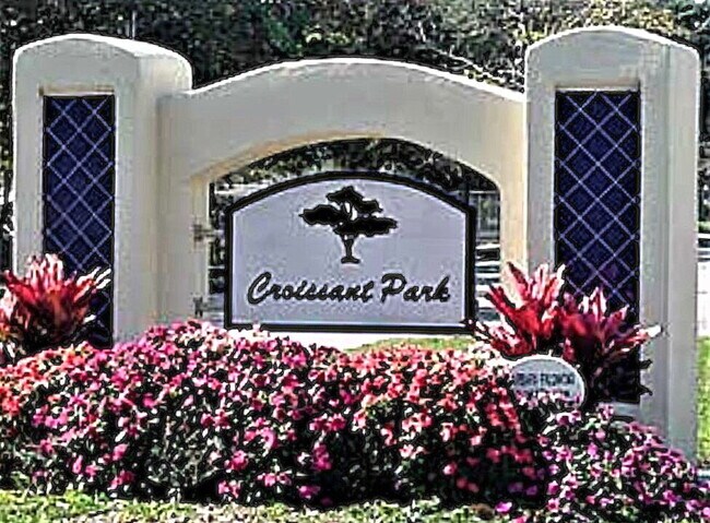 Building Photo - Charming & Private Furnished 1/1 in Croiss...
