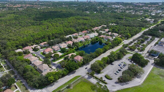 Building Photo - 212 Lone Pine Dr