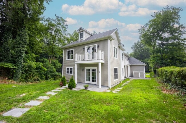 Building Photo - 1 Kewanee Rd