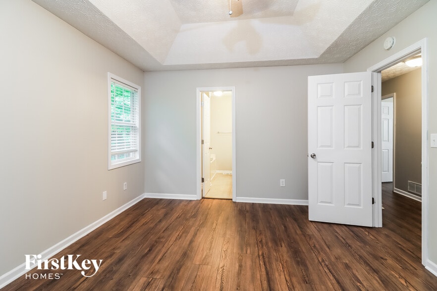 Building Photo - 358 Farm Brook Ln