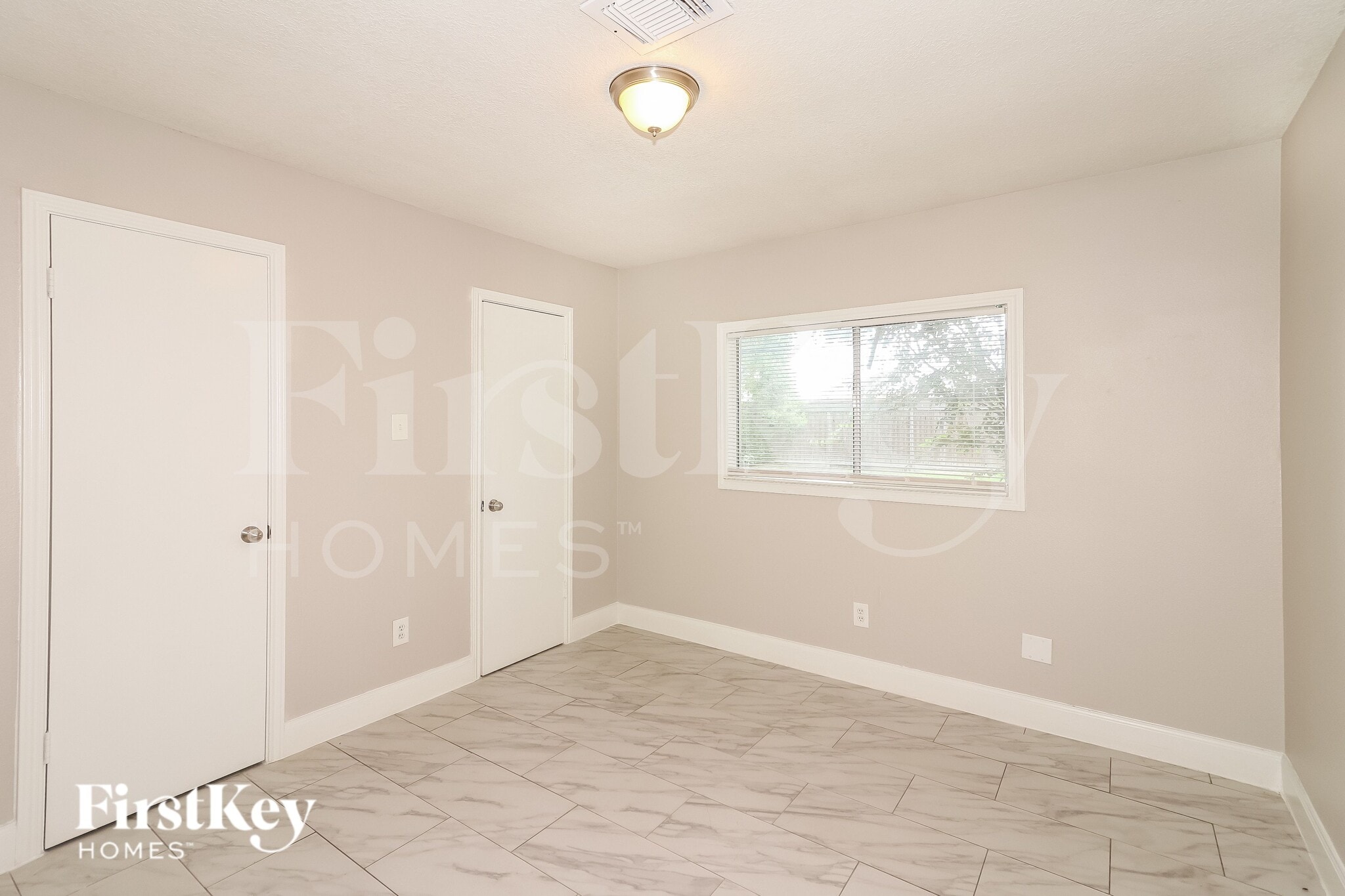 Building Photo - 15422 Pebble Lake Dr