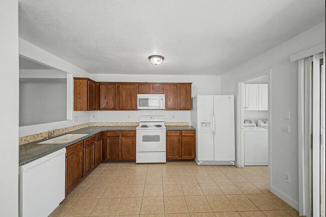 Building Photo - 1112 S Bogle Ct