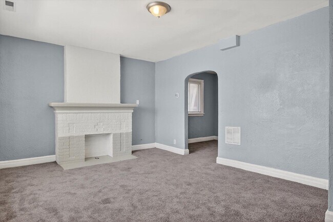 Building Photo - 3825 Waverly St