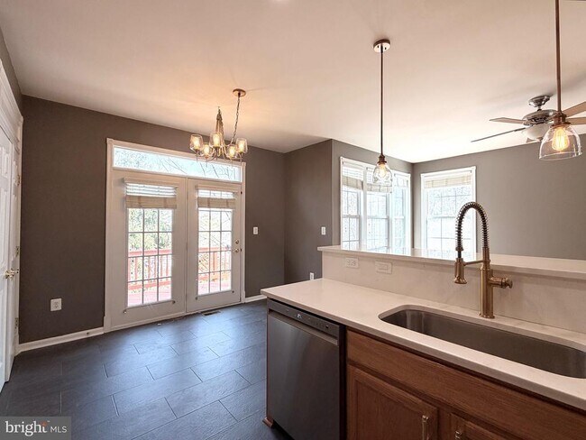 Building Photo - 43086 Shadow Terrace