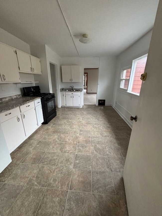 Building Photo - 316 Highland Ave