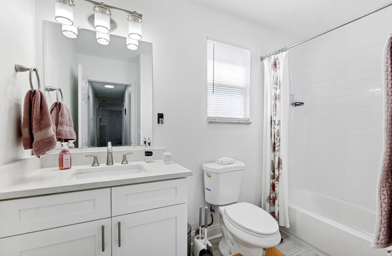 Bathroom - 3801 Carroway St