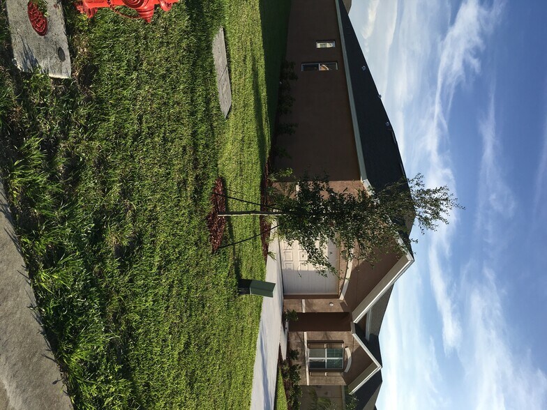 Building Photo - 1522 Lexington Square SW