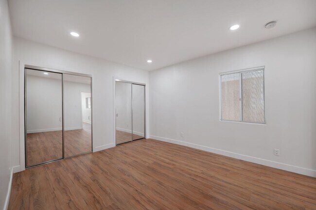 Building Photo - 121 S Lotus Ave