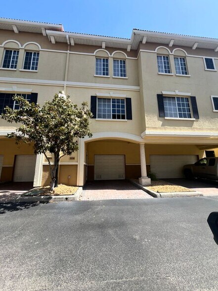 Building Photo - 5238 W Kennedy Blvd