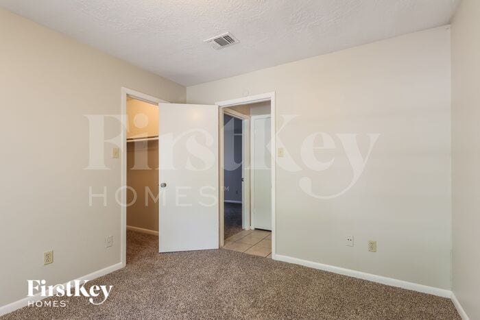 Building Photo - 25202 Tuckahoe Ln