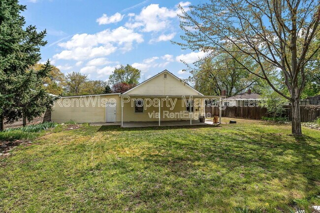 Building Photo - 314 W Linden St
