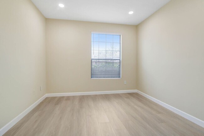 Building Photo - Coming Soon! 2 Bedroom 2 Bathroom condo in the beautiful Sonata @ Canyon Crest Community!