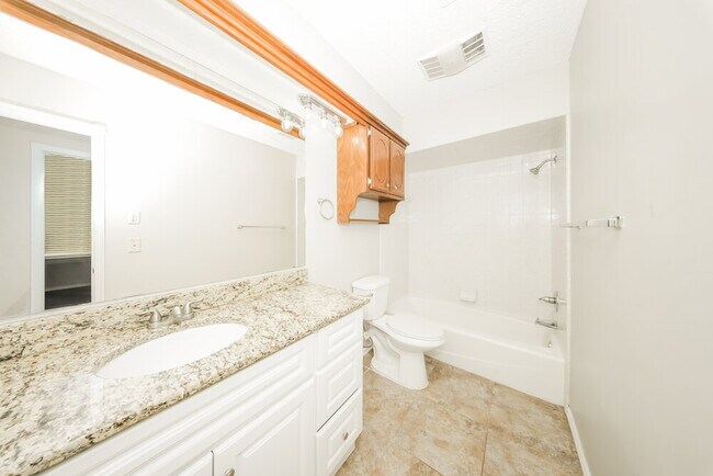 Building Photo - 5421 Sudbury Ln