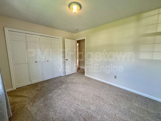 Building Photo - 11814 SW Dickinson Ct