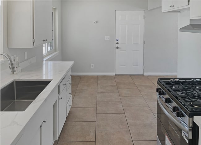 Building Photo - 7254 Nixon Dr