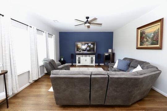 Building Photo - 3260 Matthews Dr