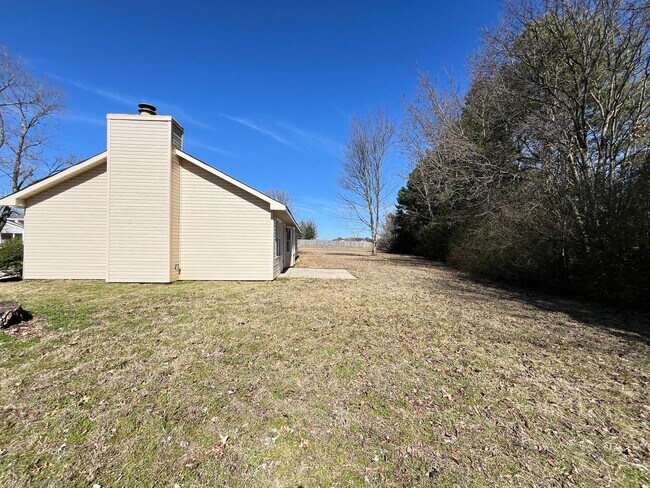 Building Photo - Your New Home in Meridianville!