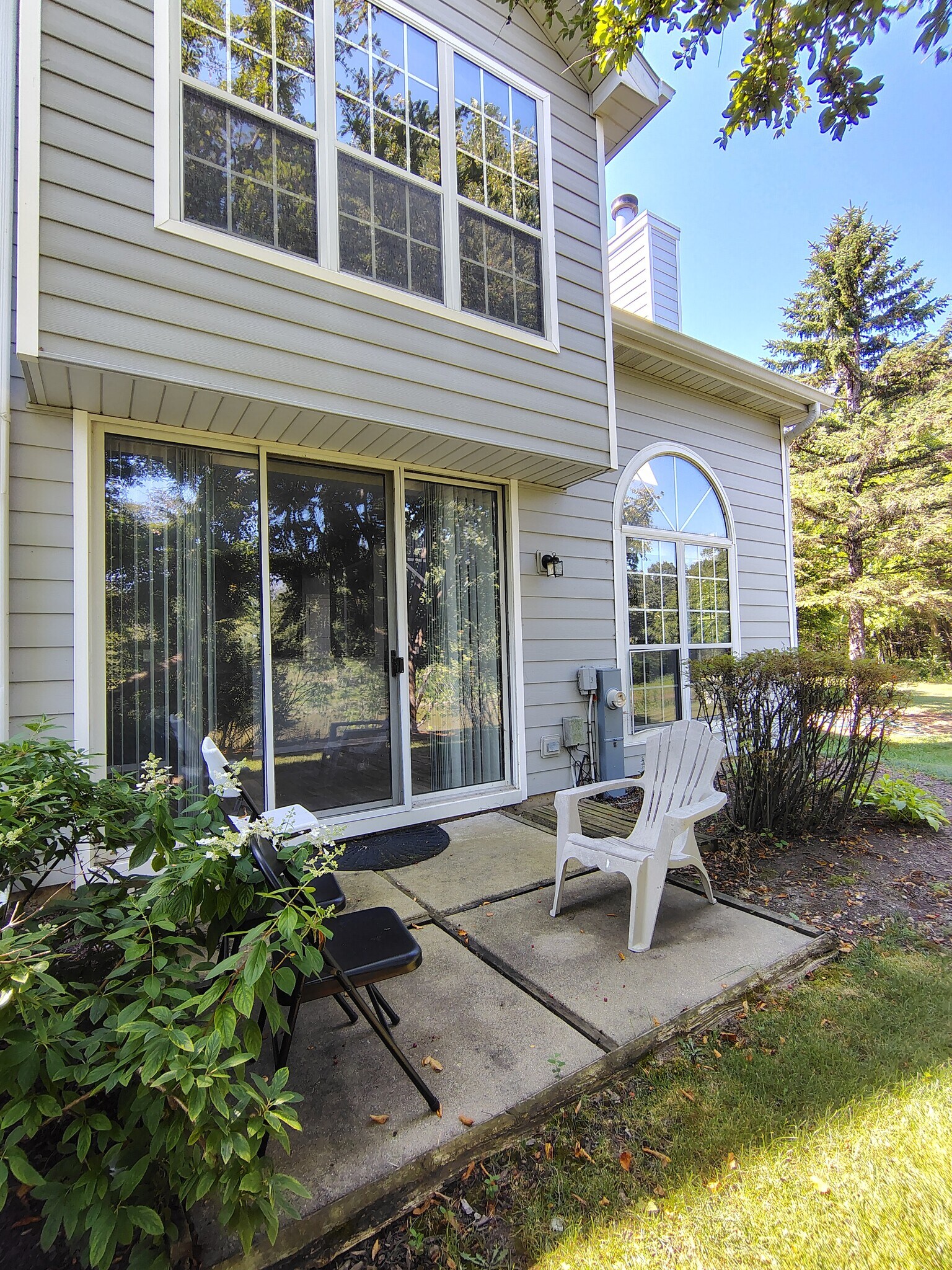 Building Photo - 667 Woodhaven Dr