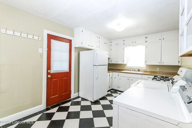 Building Photo - 2414 30th St