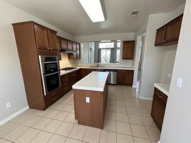 Building Photo - Avalon Gated Community