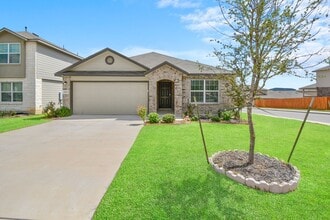 Building Photo - Beautiful 4-Bedroom Corner Lot Home with Open Floor Plan in Bulverde