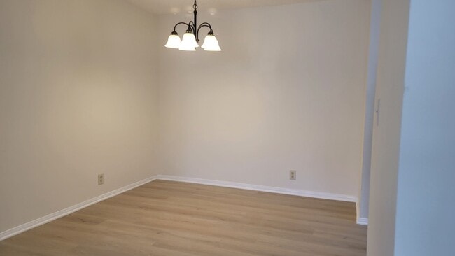 Building Photo - Gorgeous Fully Remodeled Condo