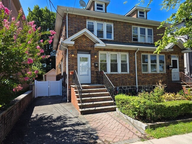 Primary Photo - Charming Brick Home In Cliffside Park - No...