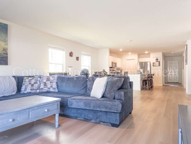 Building Photo - 3083 Day Dream Ln