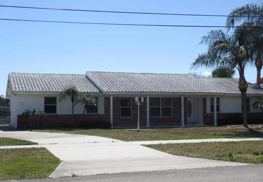 Front - 1431 Flagler Blvd