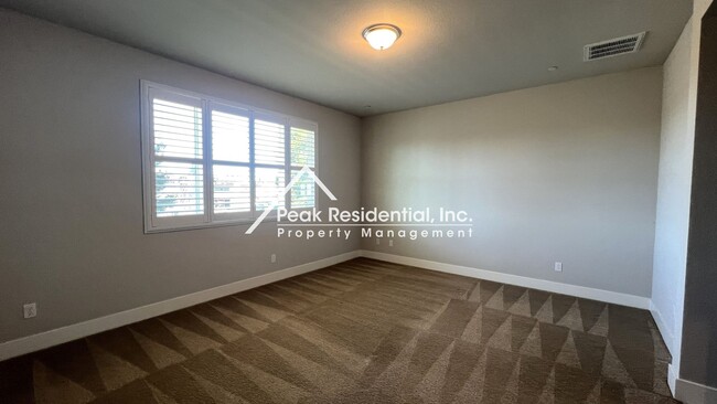 Building Photo - Spacious 4-bedroom home in Natomas with cl...