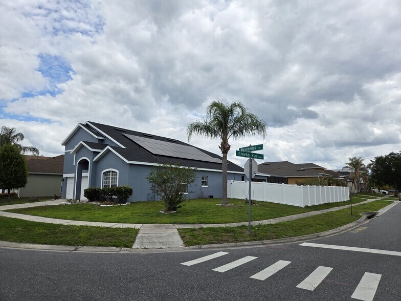 Building Photo - 2105 Woodsedge Dr
