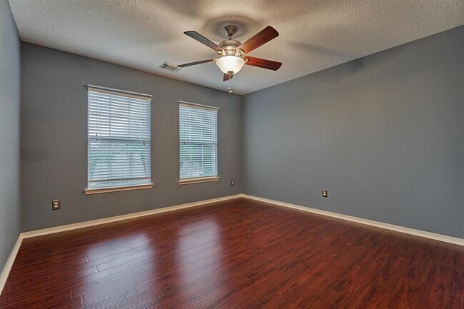 Building Photo - 8406 Oak Villa Ct