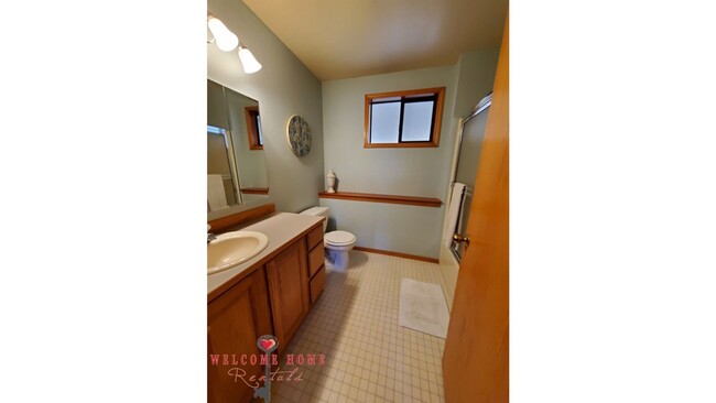 Building Photo - HUGE 5-BEDROOM home with separate BONUS ROOM!!  Large fenced yard!!!