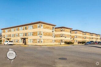 Building Photo - Bright and Sunny Cicero Apts Available!
