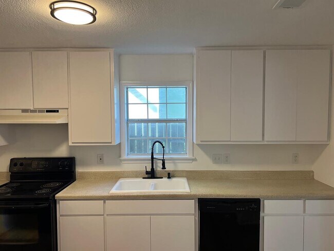Building Photo - 2509 Quarry Rd