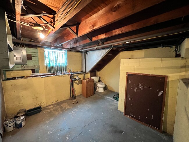 Building Photo - 448 Biddle St