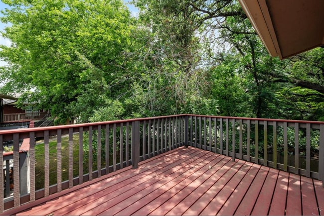 Building Photo - Updated one bedroom condo in heart of Austin!