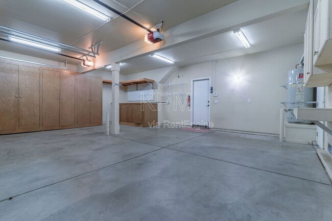 Building Photo - 2326 Carriage Dr